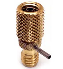 Adapter z bocznym wylotem